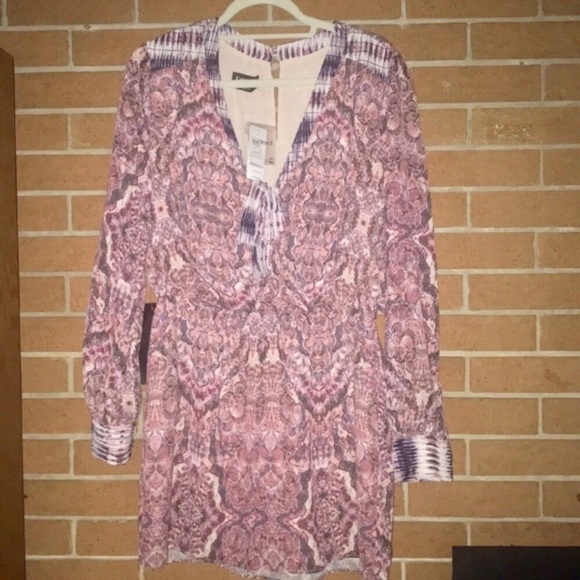 ๐ธBEBE๐ธ NWT PRINT TIE NECK ROMPER๐ธ - Picture 7 of 8